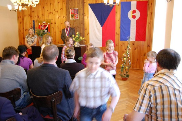 20110416-151834_ObecVítáníObčánků86 [1600x1200]